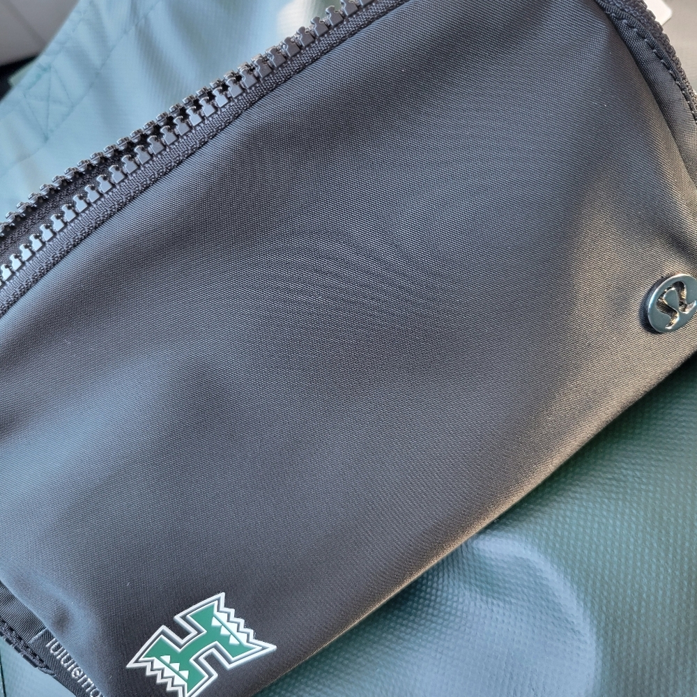 Lululemon University of Hawaii Belt Bag